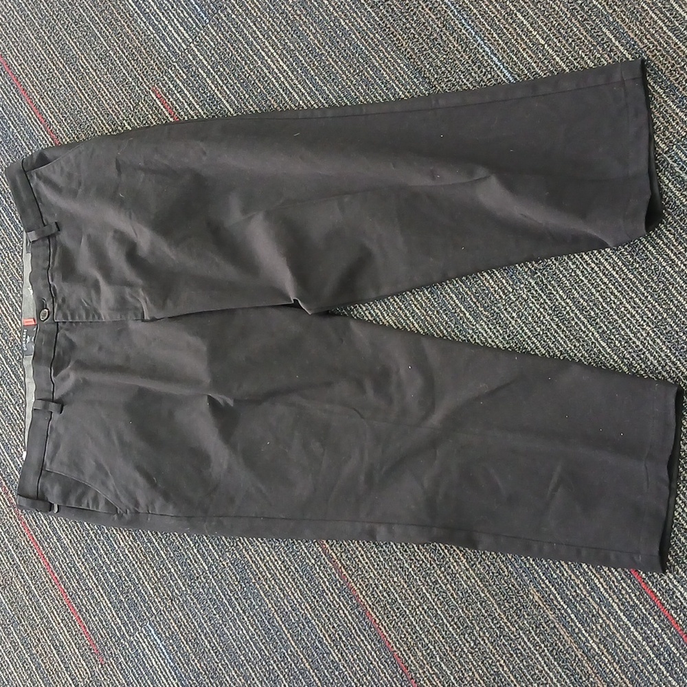 Dockers Workday Black Classic Fit Wrinkle-Free  360 Flex Pants Black 44x30 - Picture 3 of 7